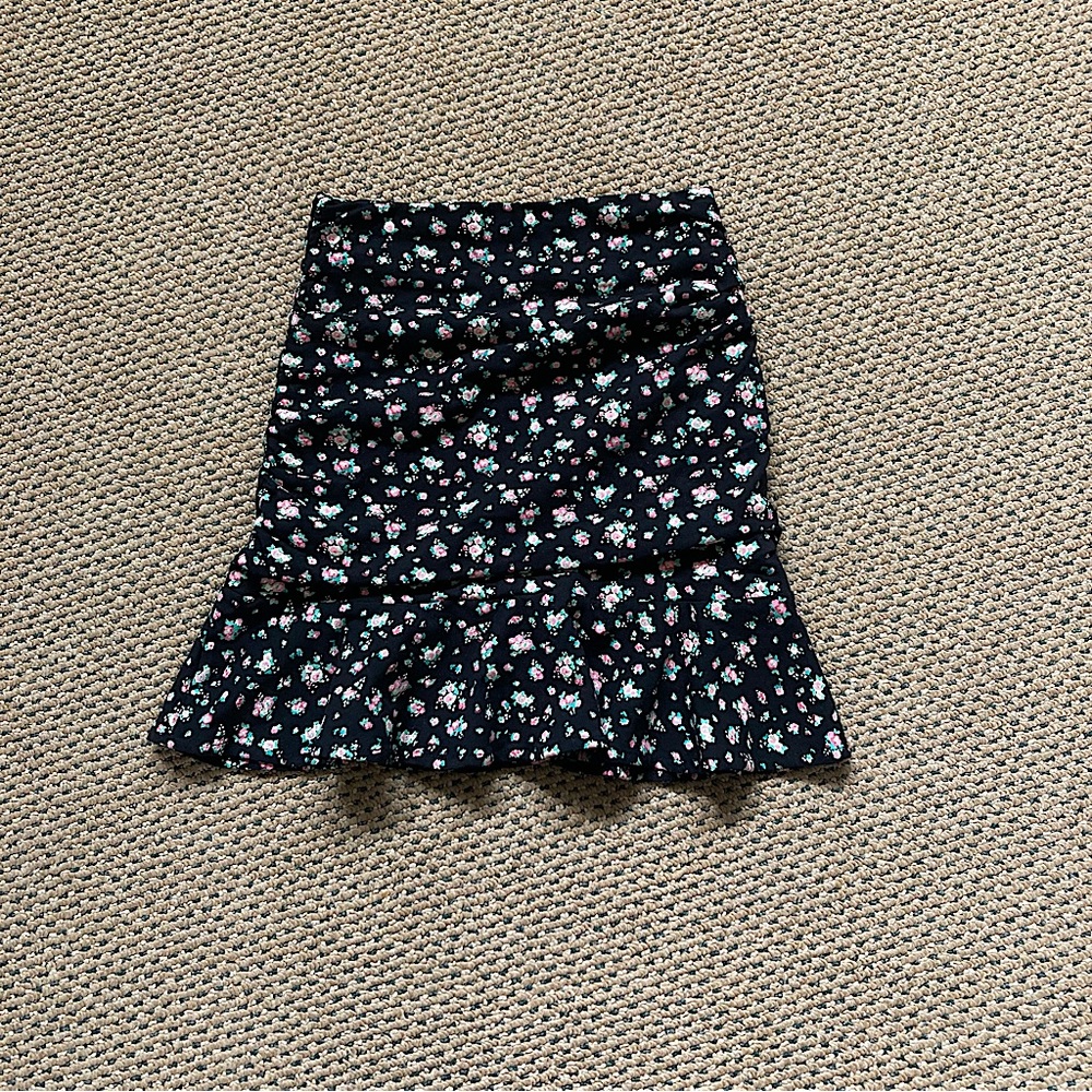 Katie J NYC Tween Aspen Mini Skirt in Size Large Black Floral